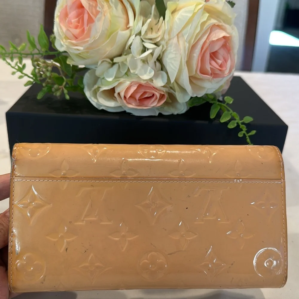 Authentic Louis Vuitton Sarah vernis wallet - Picture 5 of 14